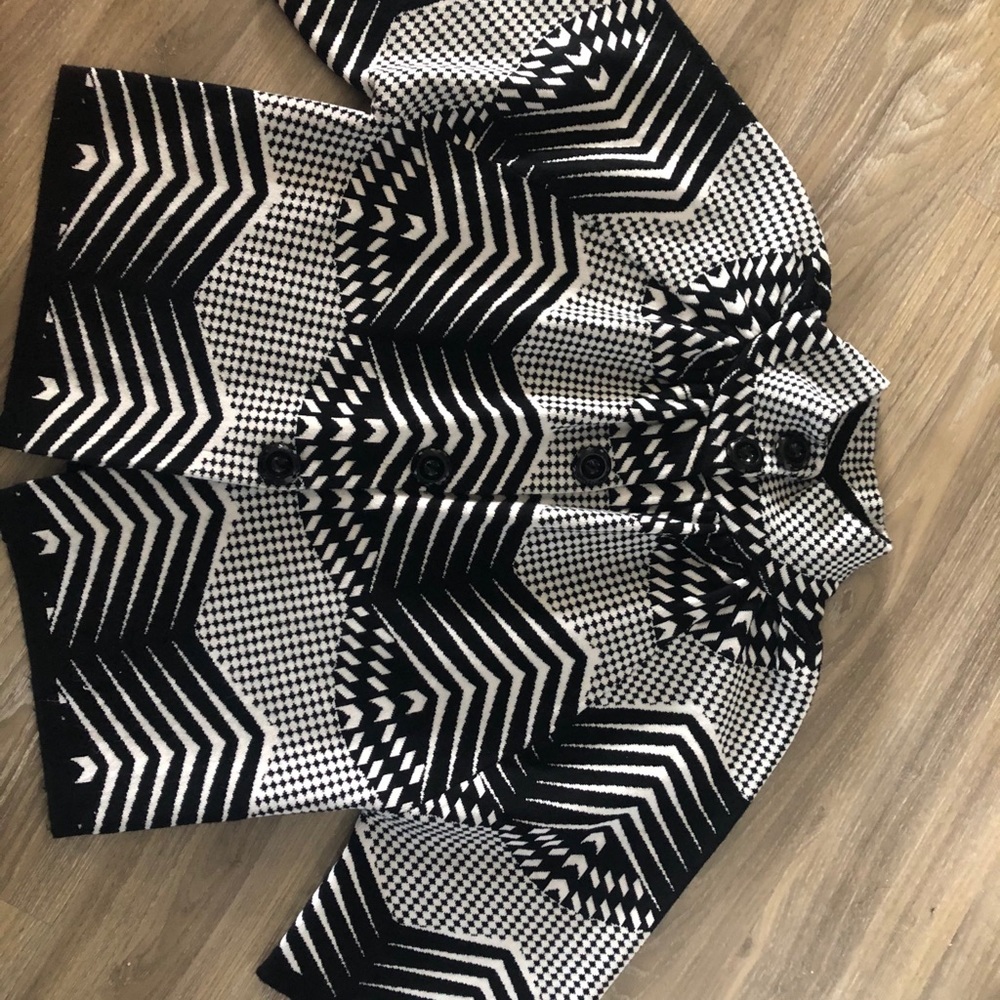 Beautiful short sleeve knit jacket. New
